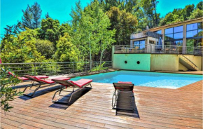 Stunning home in Sauveterre with Outdoor swimming pool, WiFi and 4 Bedrooms